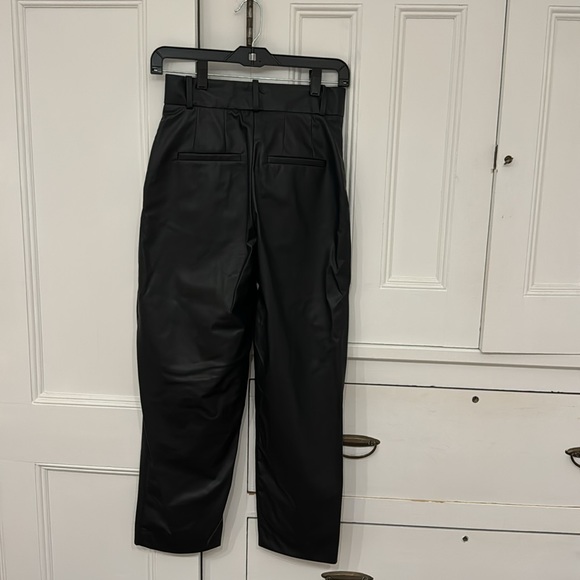 H&M FAUX BLACK LEATHER PLEATED HI WAIST MOM PANTS SZ 4P - Picture 3 of 6